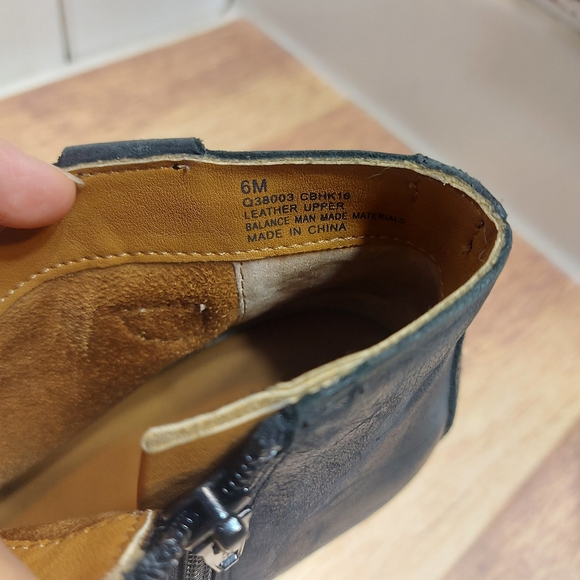 Korks Kork Ease Shamira Booties Womens 9.5 M Black Leather Heeled Ankle Boots - Picture 2 of 12